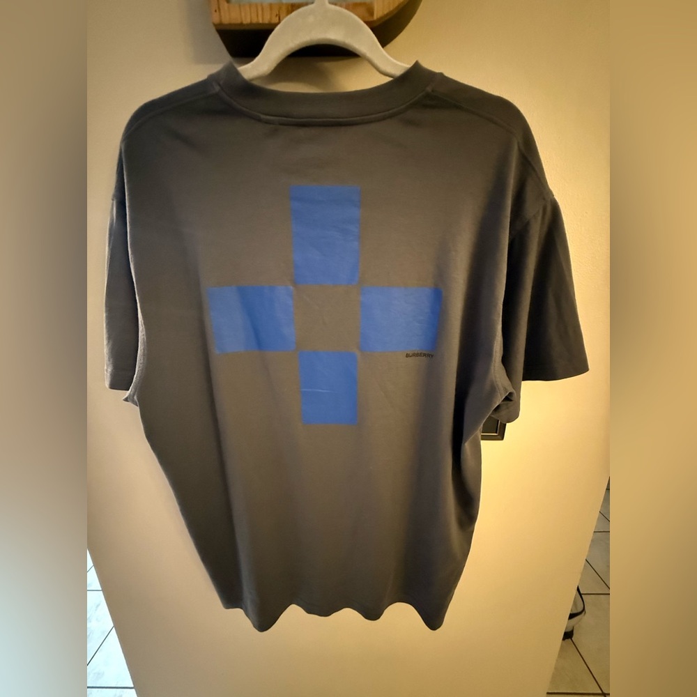 RARE AUTHENTIC Burberry Troy Yin Yang Men’s Tee Size Medium - Picture 2 of 13